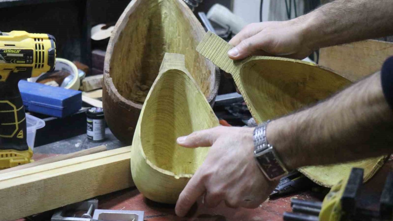 15 yaşında bir tahta parçasıyla başladığı mesleğinde 34 yıldır notalara şekil veriyor