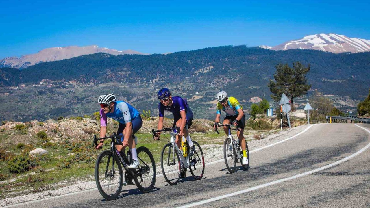 AKRA Gran Fondo Antalya’da pedallar ‘Yeşil Gelecek’ için dönecek