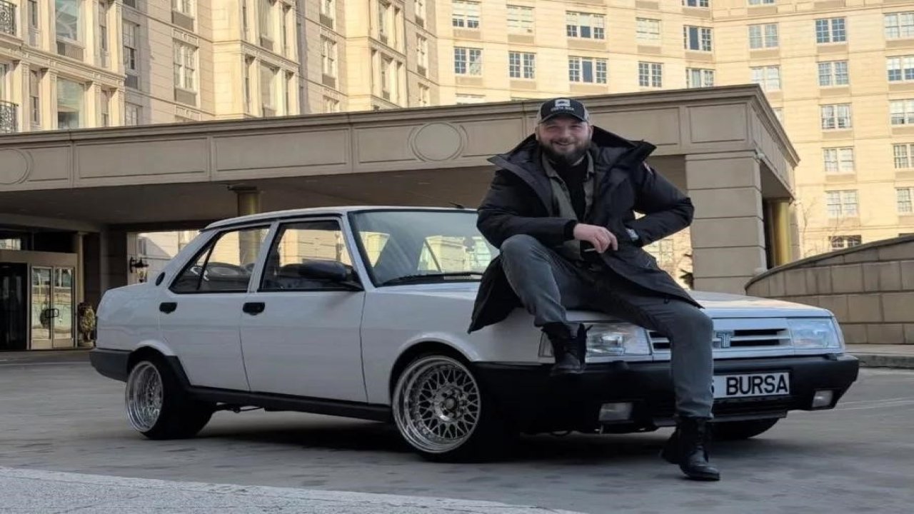 1995 model Tofaş "16" plakası ile New York sokaklarında