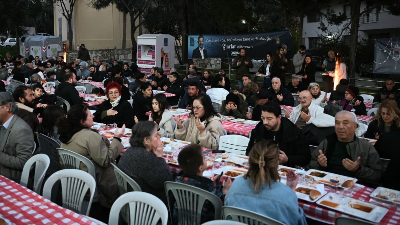 Kuşadası’nda Ramazan ayının bereketi paylaştıkça çoğalıyor