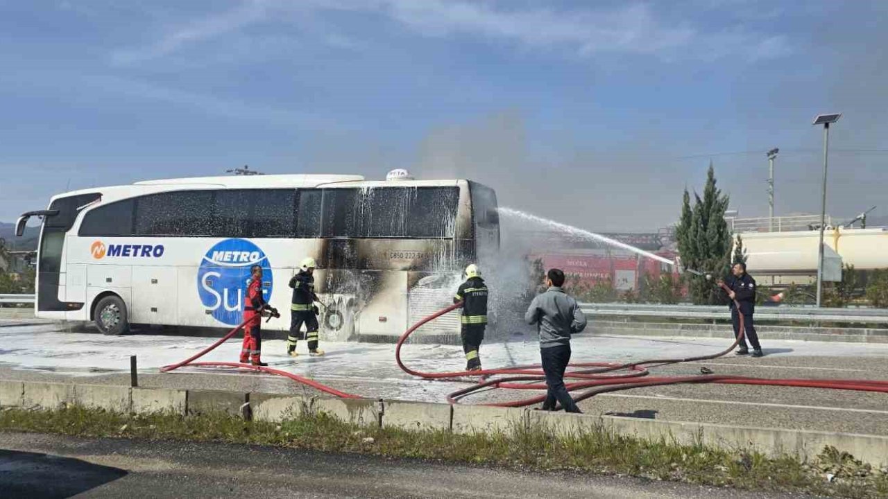 Seydikemer’de otobüs yangını