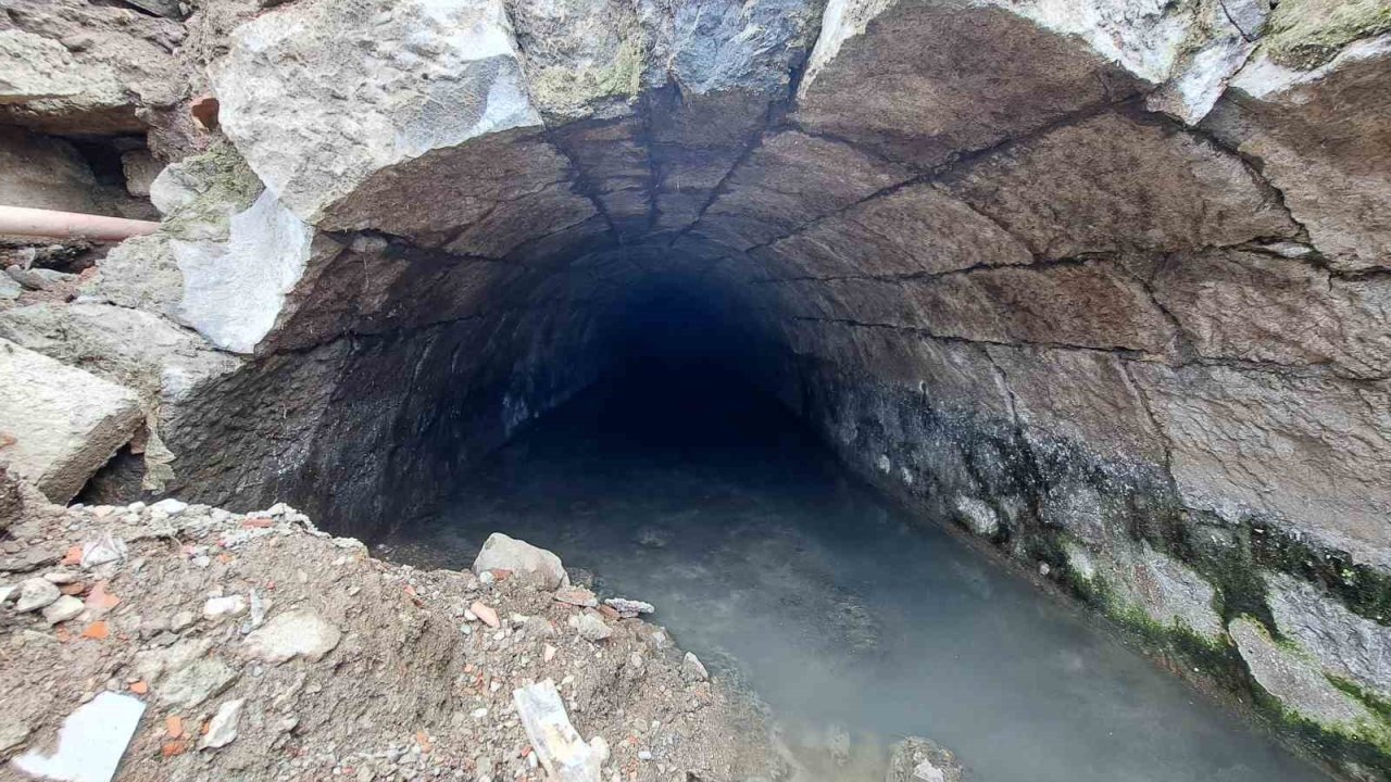 Türkiye’de bir örneği daha yok; Trabzon’da Roma dönemine ait su kanalı ortaya çıktı