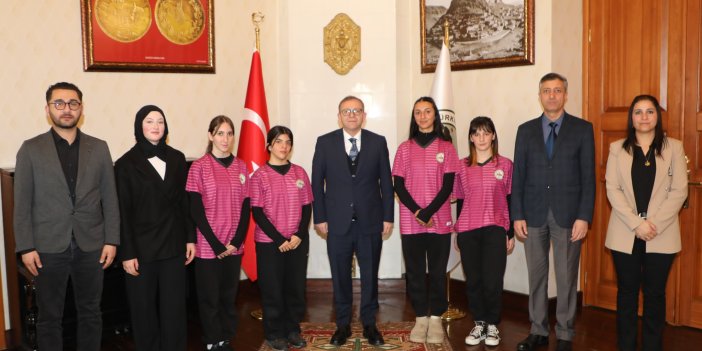 Haydar Aliyev MTAL Curling Takımı, Vali Ziya Polat’ı Makamında Ziyaret Etti