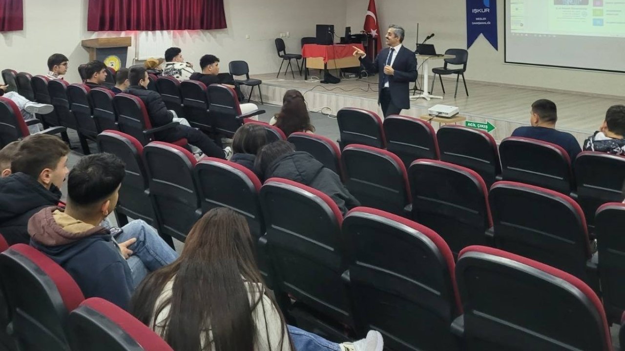 Liseli gençlere kariyer desteği