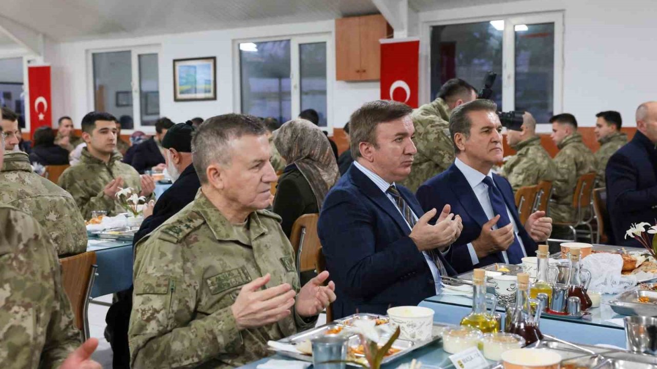 Erzincan’da kahraman gaziler ve aileleri onuruna iftar sofrası kuruldu