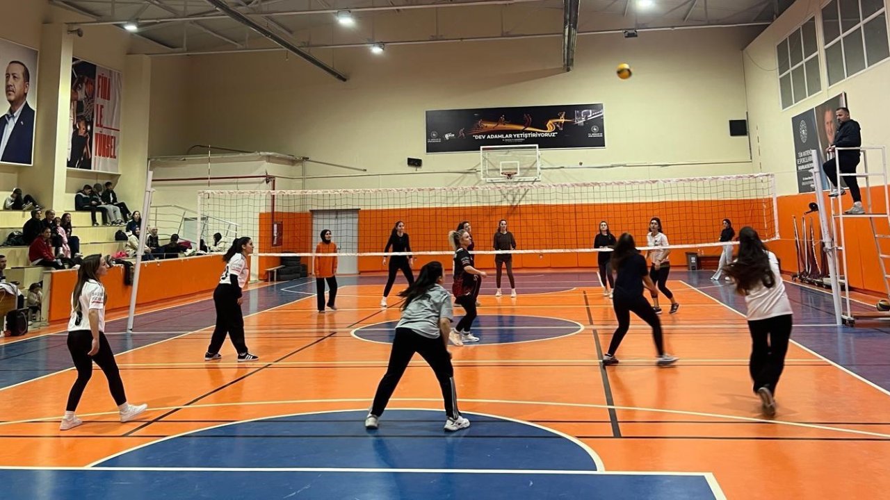 Selendi’de 8 Mart Dünya Kadınlar Günü’ne özel voleybol turnuvası