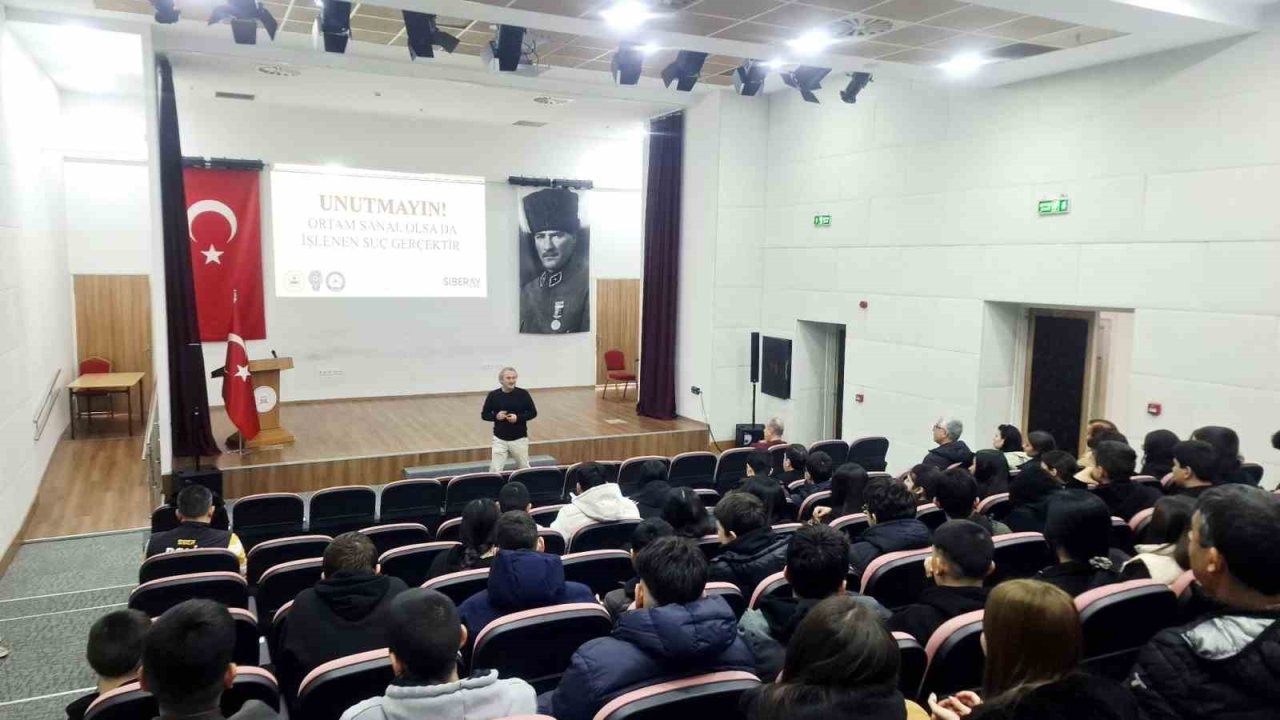 Selçuk’ta lise öğrencilerine güvenli internet semineri