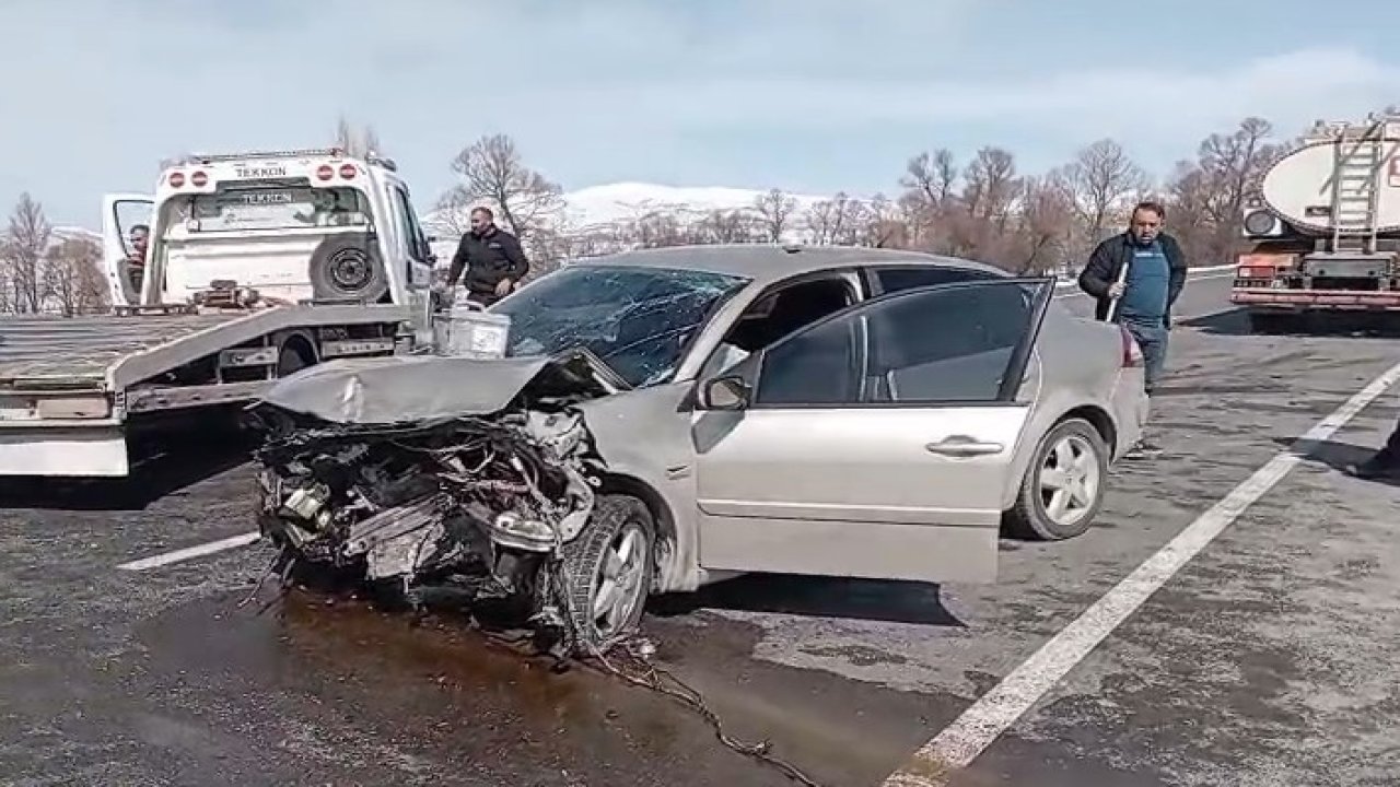 Tokat’ta iki otomobil kafa kafaya çarpıştı: 4 yaralı
