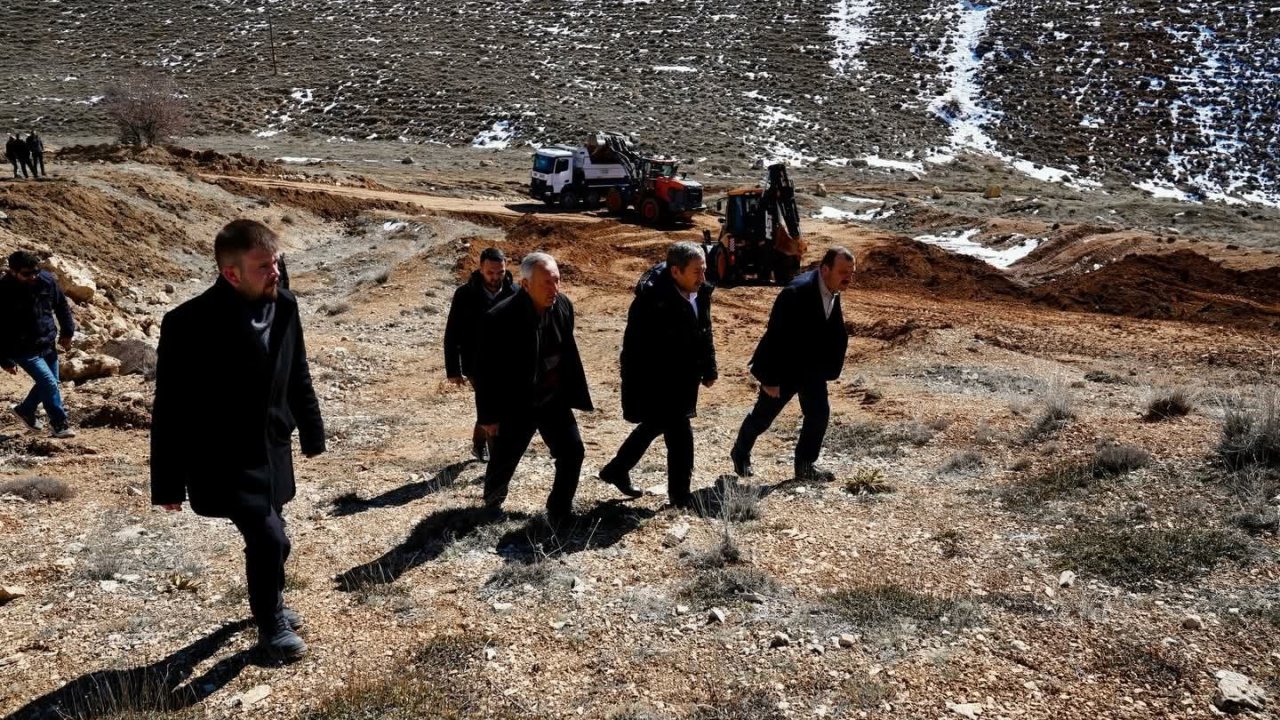 Darende’de stabilize yol çalışmaları için saha incelemesi