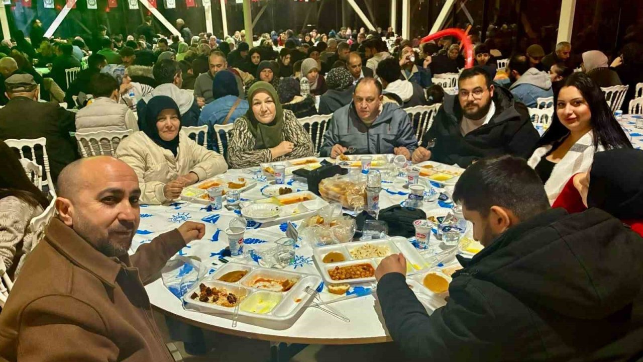 İzmir’de yaşayan Karamancalılar iftar sofrasında buluştu