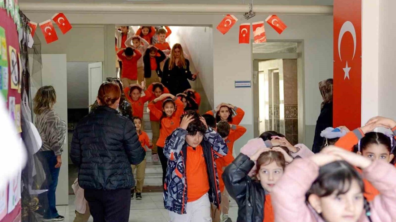 ABAK’tan Deprem Haftası’nda öğrencilere hayat kurtaran bilgilendirme