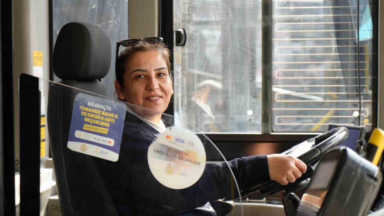 Hayaliydi, başardı: Şehrin ilk kadın otobüs şoförü oldu