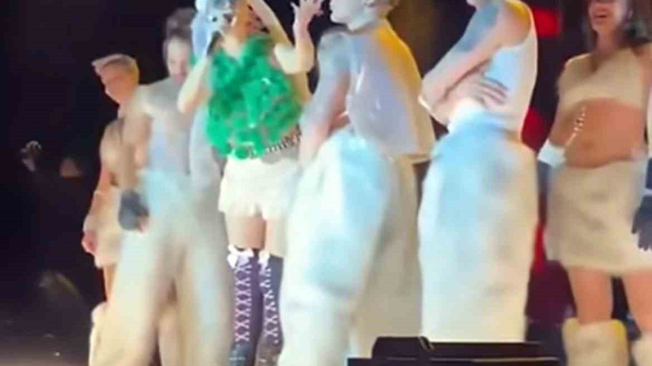 Şarkıcı Hande Yener hakkında ‘Cumhurbaşkanına hakaret’ ve ‘Anayasal düzeni hedef alma’ soruşturması