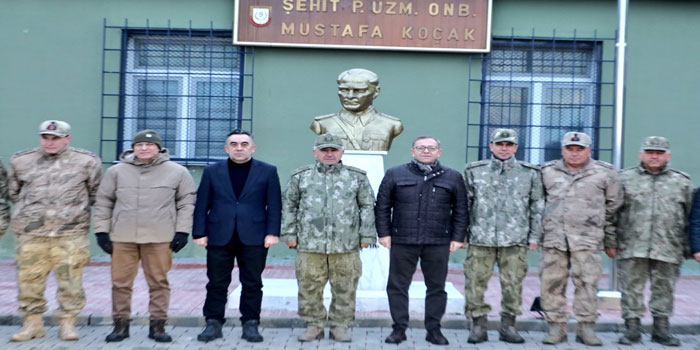 Kars Valisi Ziya Polat Sınır Hattında Mehmetçik ile İftar Açtı