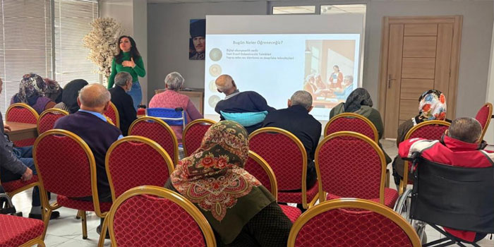 Kars’ta 60 Yaş Üstü Vatandaşlara Dijital Okuryazarlık Eğitimi