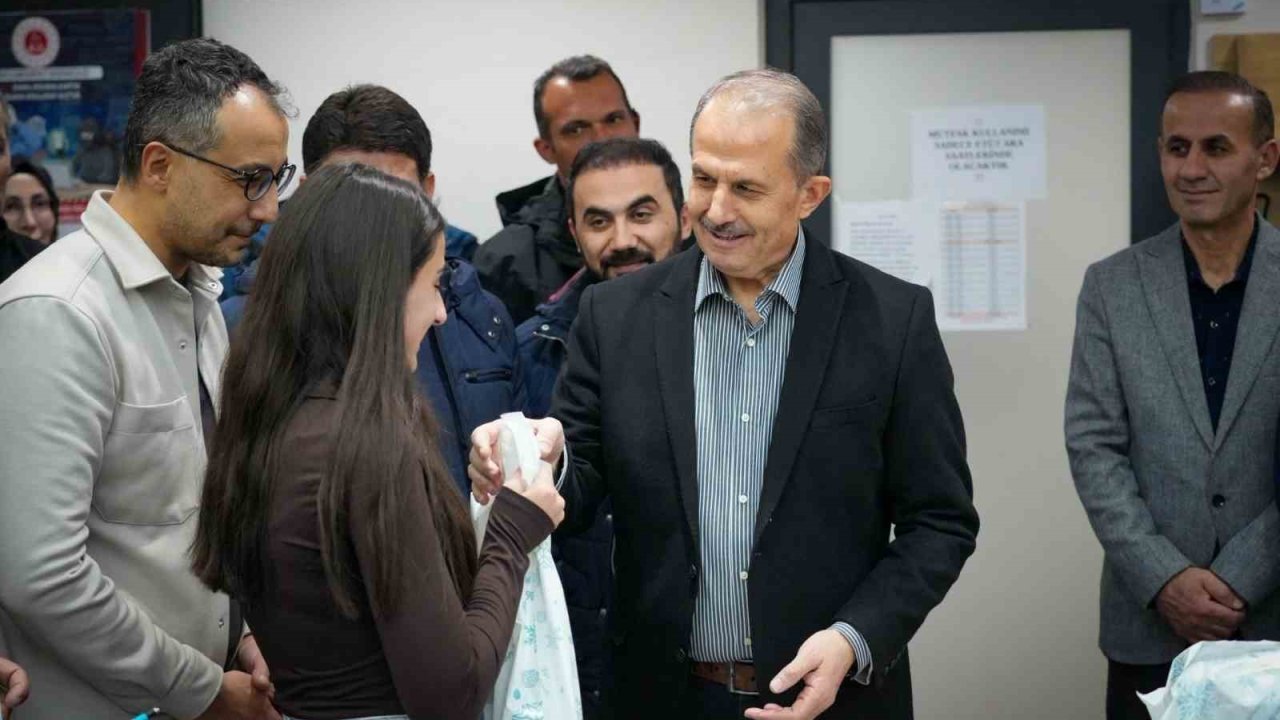 Vali Taşyapan’dan Diyanet Gençlik Etüt Merkezi’ne ziyaret