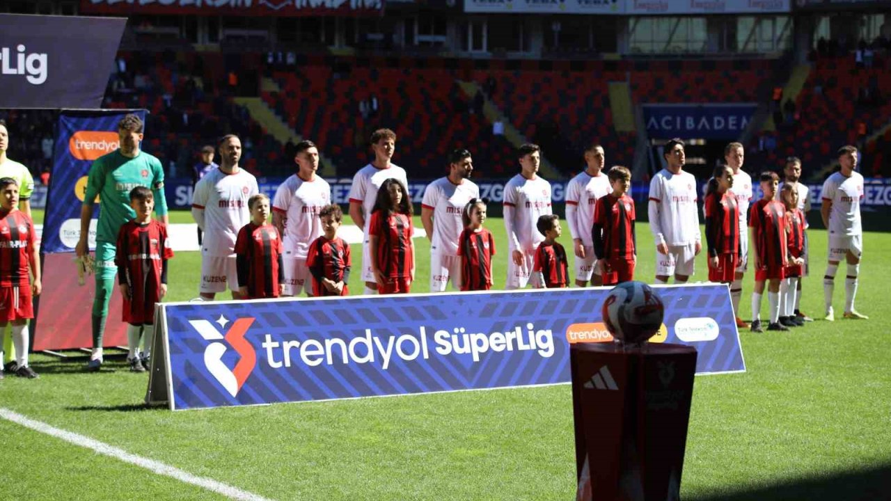 Trendyol Süper Lig: Gaziantep FK: 0 - Fatih Karagümrük: 0 (Maç devam ediyor)