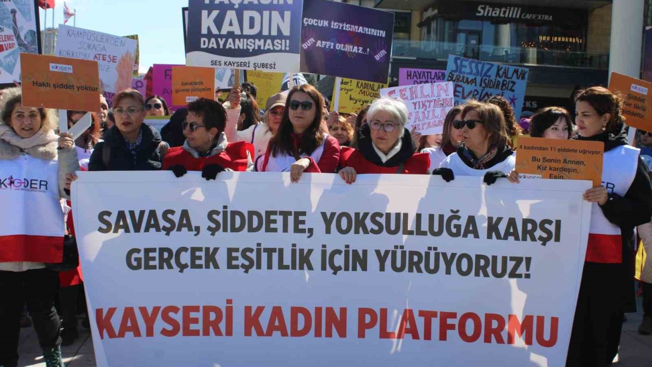 Kayseri’de kadınlar kadın hakları için yürüdü