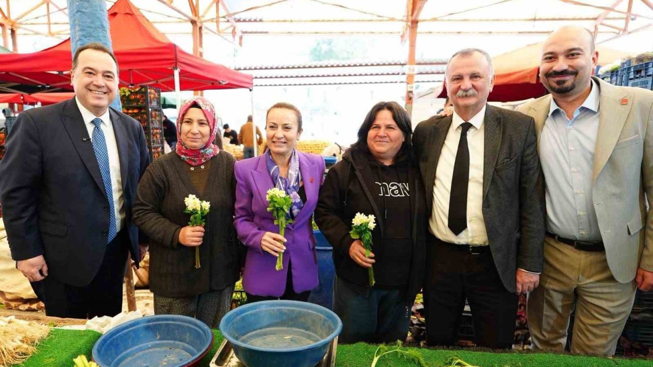 Başkan Dutlulu’dan 8 Mart’a çiçekli kutlama