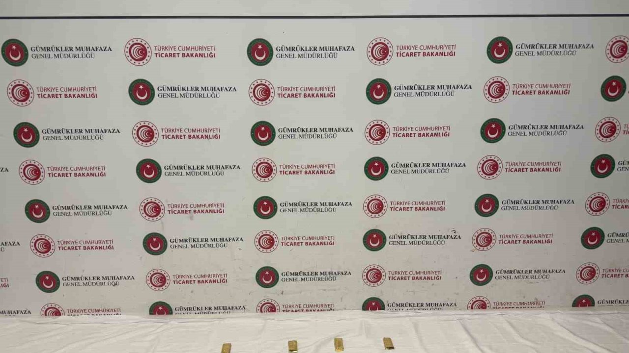 Habur’da tırda yapılan aramada, yaklaşık 14.6 milyon liralık altın ele geçirildi