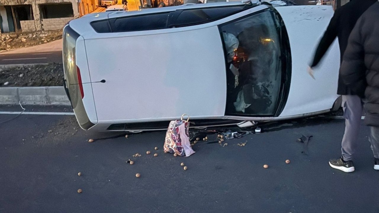 Denizli-Serinhisar karayolunda 2 araç takla attı; 5 yaralı