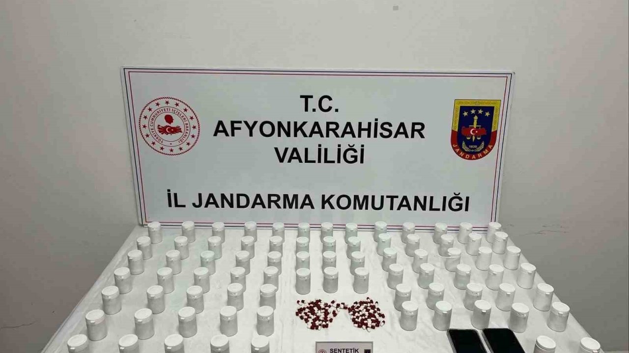 Jandarma piyasa değeri 639 bin TL olan uyuşturucu hap ele geçirdi