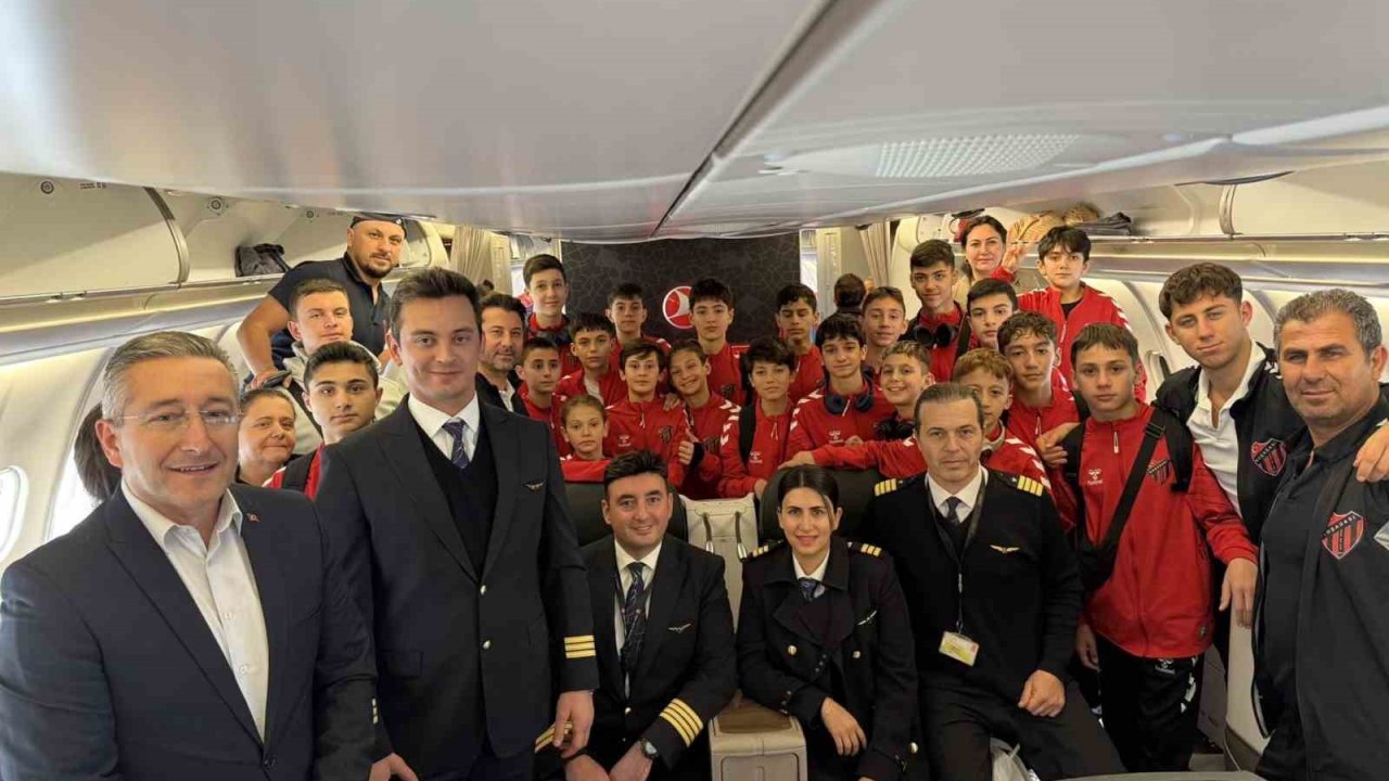 Katar’da mahsur kalan sporcular Türkiye’ye geldi