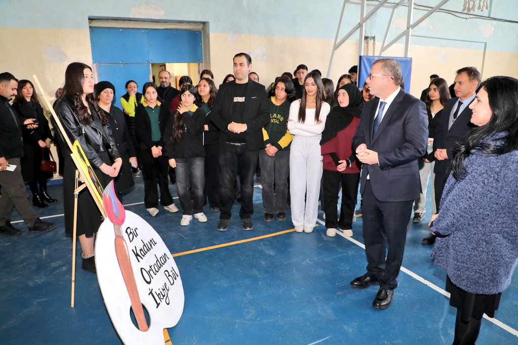 Kars'ta, Bir Şiir, Bir Resim, Bir Kadın etkinliği düzenlendi