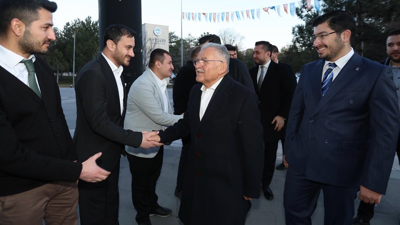 Başkan Büyükkılıç, gençlerle iftar sofrasında buluştu