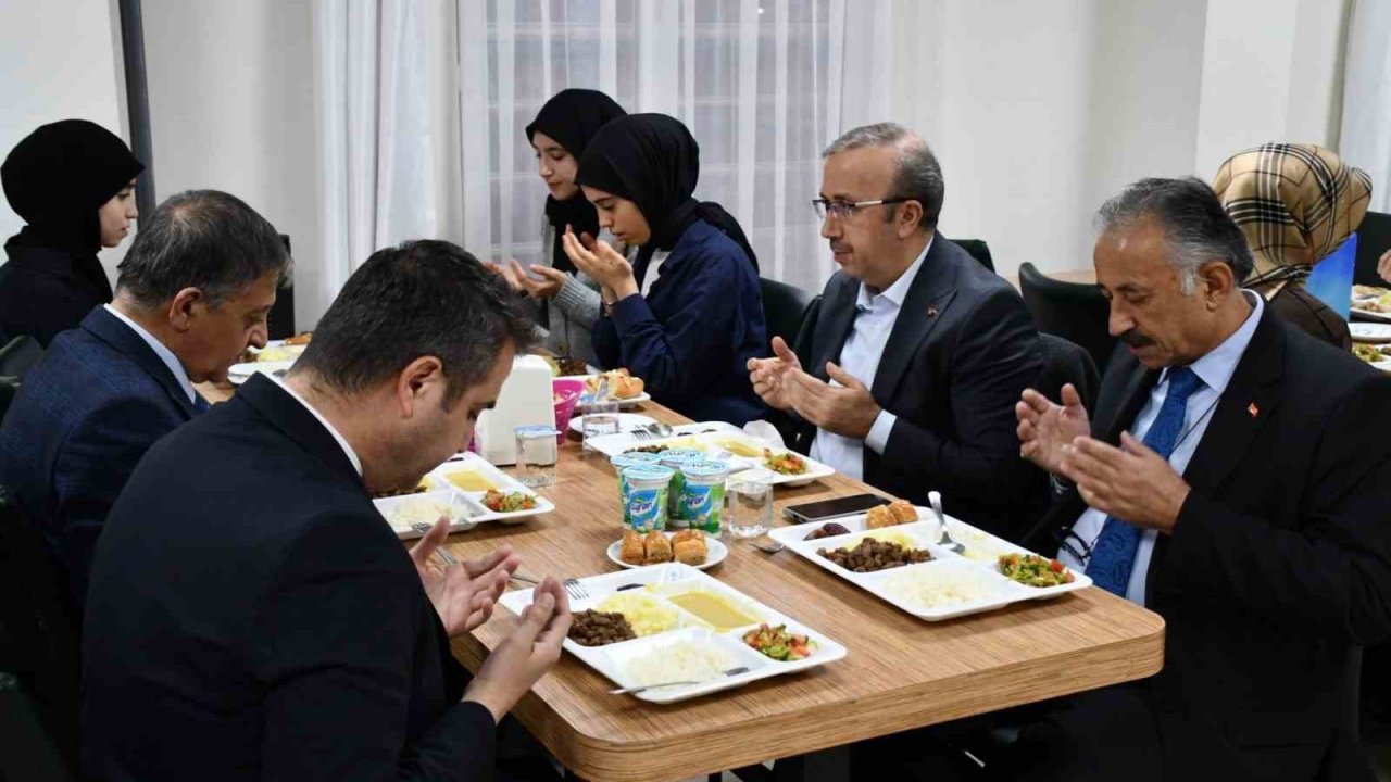 Ramazan ayının manevi ikliminde öğrencilerle buluşma