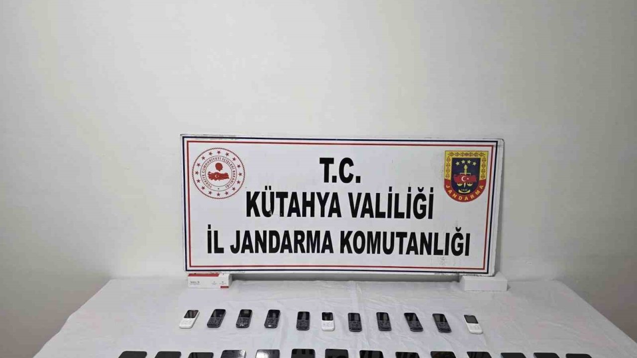 Kütahya’da kaçak telefon operasyonu, 29 telefon ele geçirildi