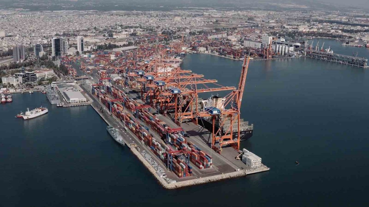 Bakan Uraloğlu: "Yurt dışı limanlarından, limanlarımıza gelen yük miktarı önceki yılın aynı ayına göre yüzde 8,5 artarak 22 milyon 117 bin 589 ton oldu"