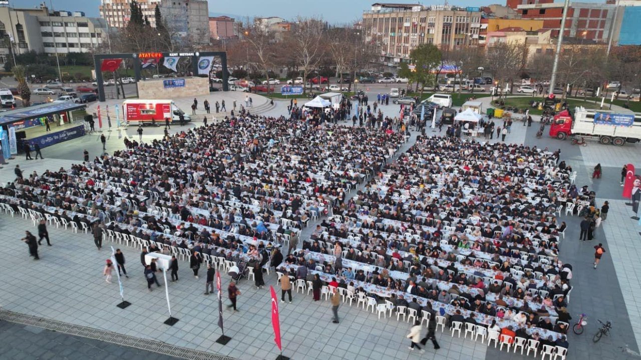 Manisa Büyükşehir’in ‘İftar Sofrası’ Salihli’de kuruldu