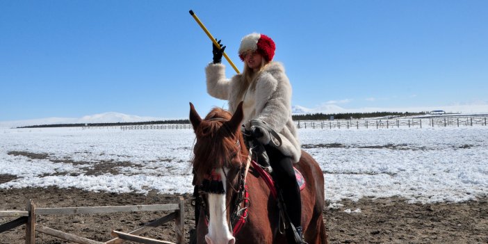 Tuğba Özay Kars’ta Cirit Oynadı
