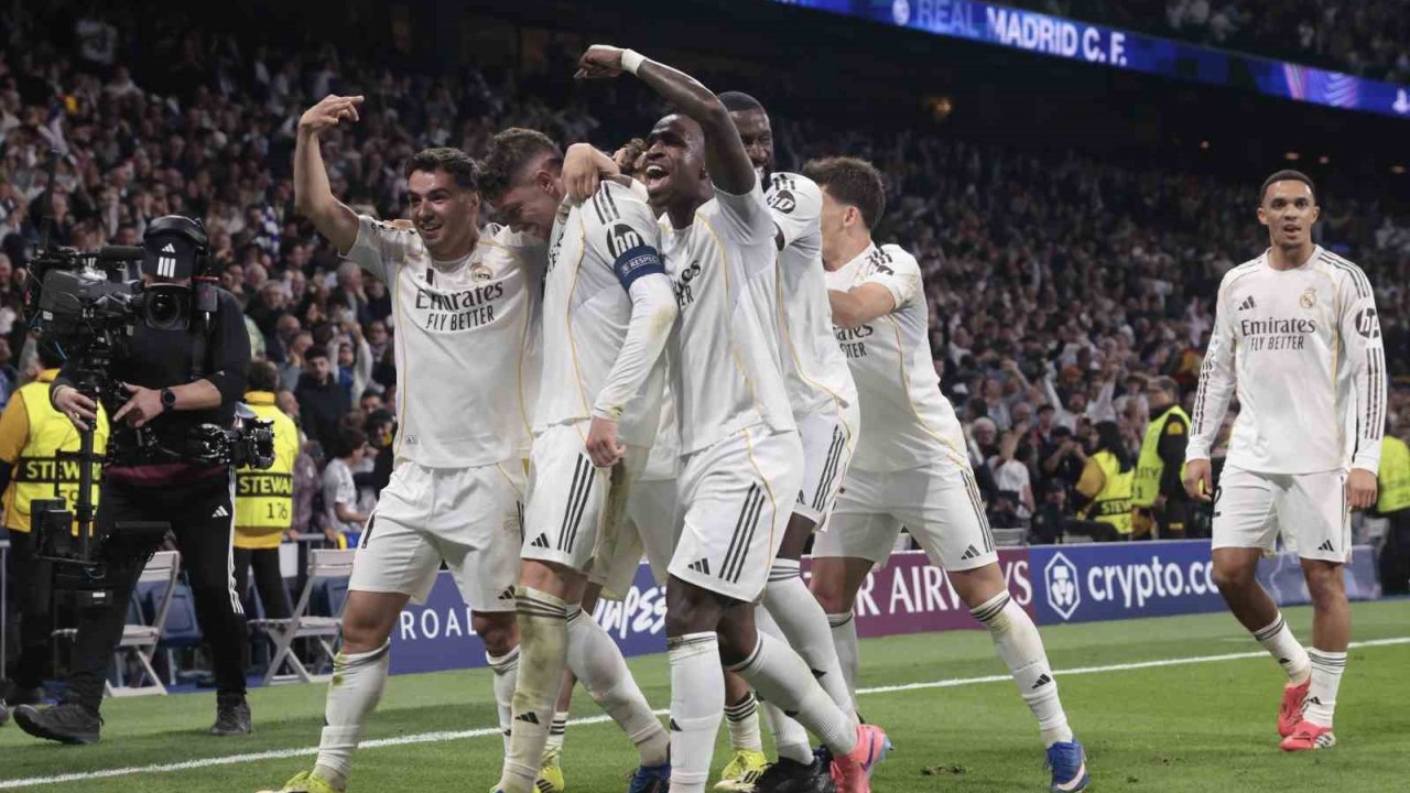 Real Madrid, tur kapısını araladı