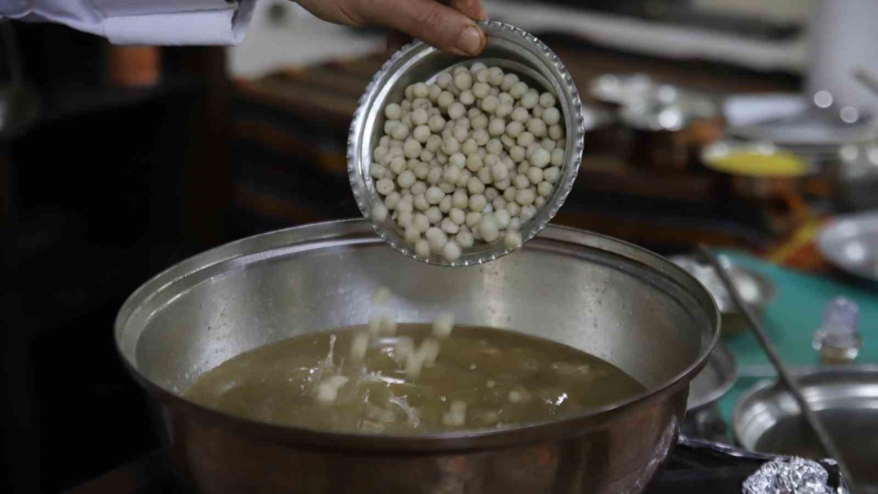 Şef Tahir Tekin Öztan: "Yuvalama sadece bir yemek değil, bir sosyalleşme geleneğidir"