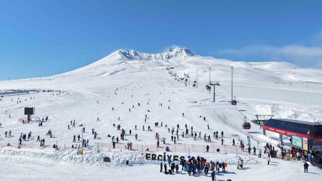 Erciyes, ara tatil ve Ramazan Bayramı’nda kayakseverleri bekliyor
