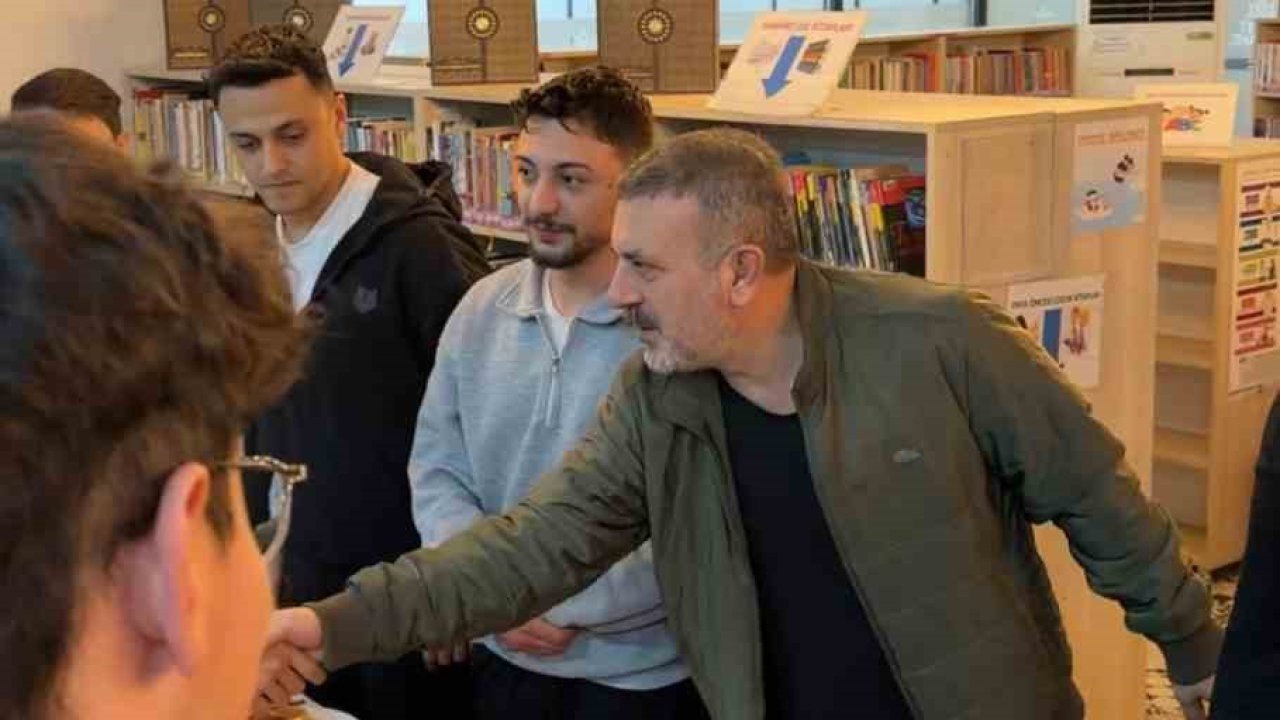 Sincan Belediye Başkanı Ercan, sahurda gençlerle buluştu