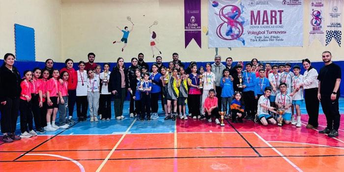 Kars’ta Küçükler Badminton Müsabakaları Tamamlandı