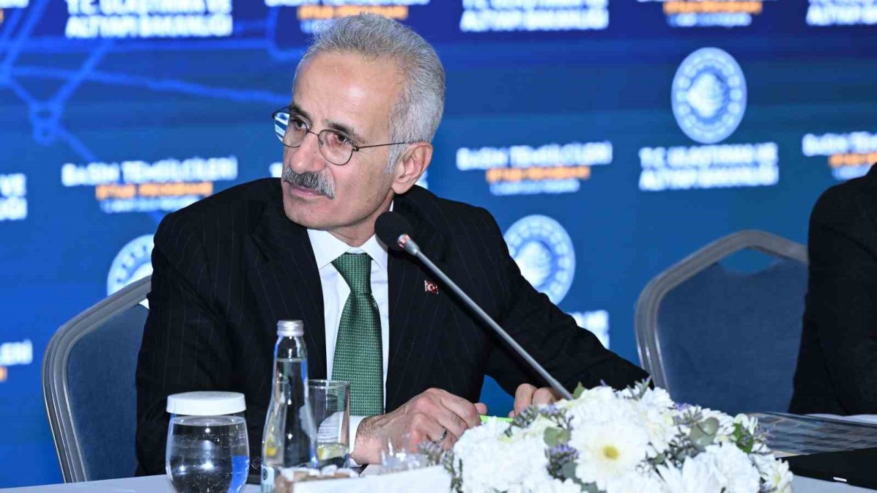 Bakan Uraloğlu: "800 tane geminin hala Hürmüz Boğazı’nda olduğunu söyleyebilirim"