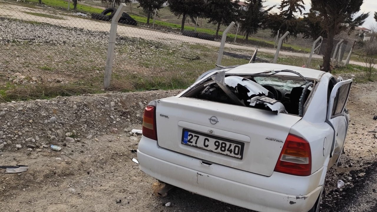 Otomobil şarampole yuvarlandı: 3 yaralı