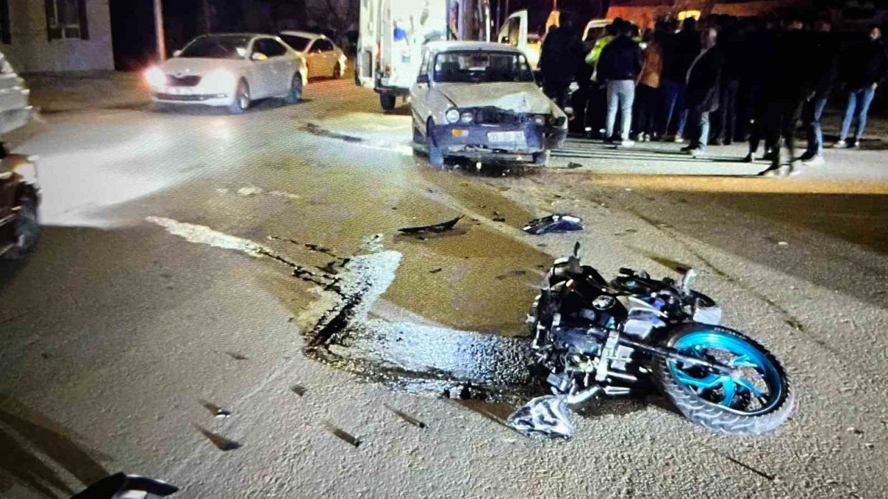 Otomobil ile motosiklet çarpıştı: 1 yaralı