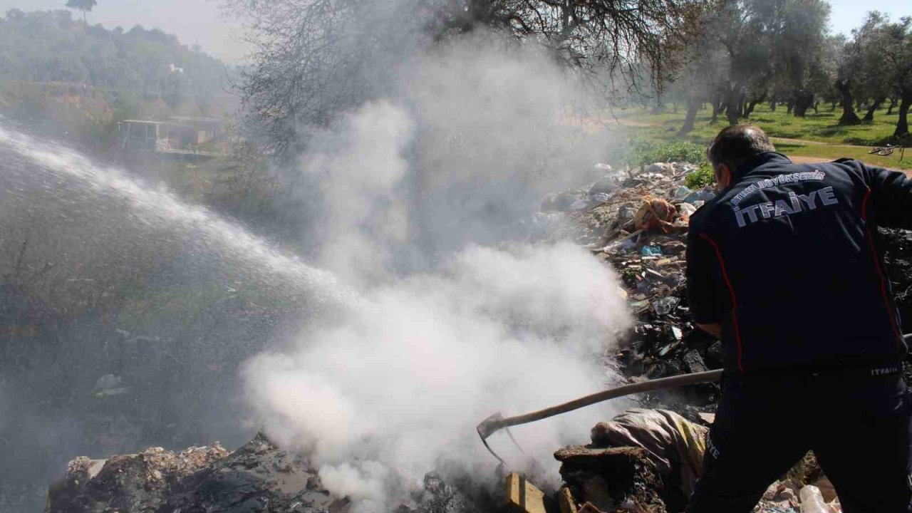 Çöplük alanda çıkan yangın ekipleri harekete geçirdi