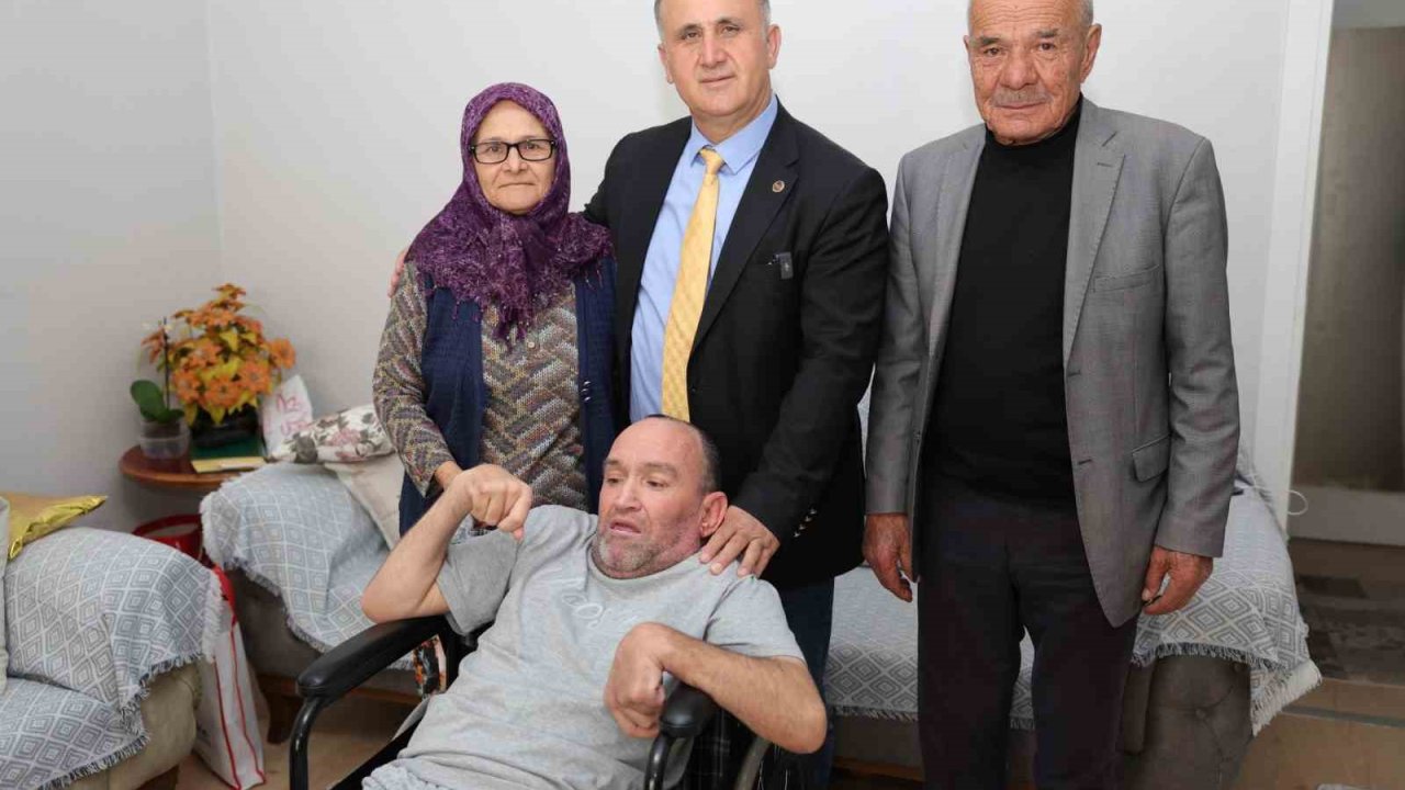 Başkan Kaya engelli İskender’in isteğini yerine getirdi