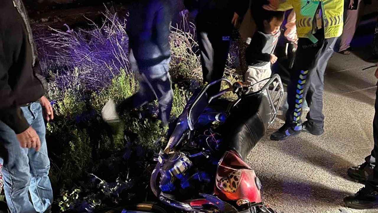 Otomobil ile motosiklet çarpıştı:2 yaralı