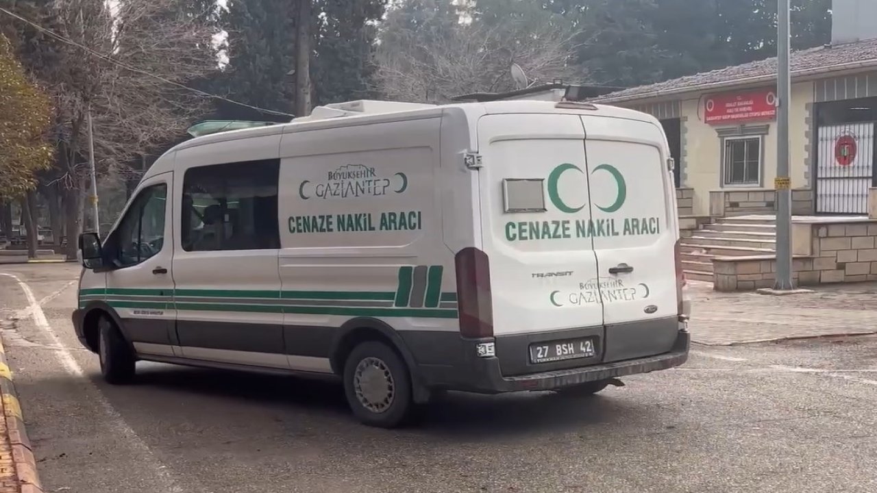 Forkliften düşen işçi, 7 günlük hayatta kalma mücadelesini kaybetti