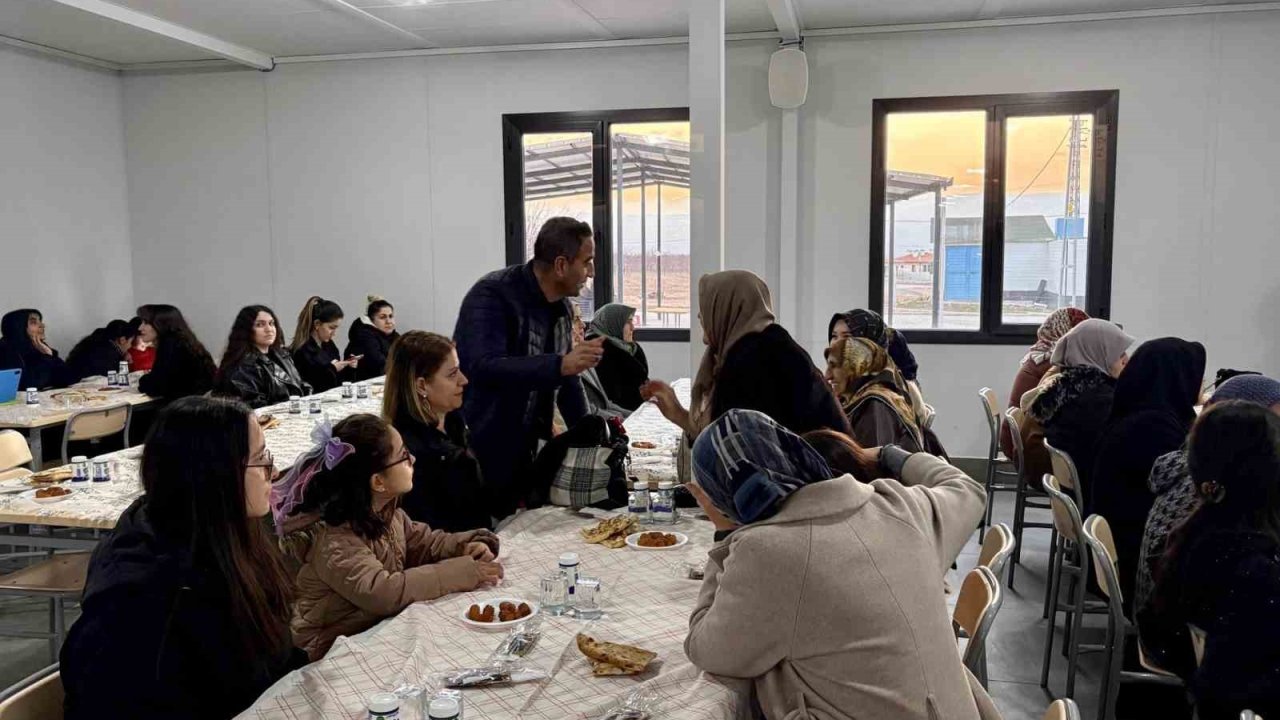 Başkanı Ulutaş, iftarda vatandaşlarla bir araya geldi