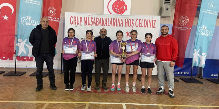 Kars Mihralibey Ortaokulu Badmintonda Türkiye Finallerine Yükseldi