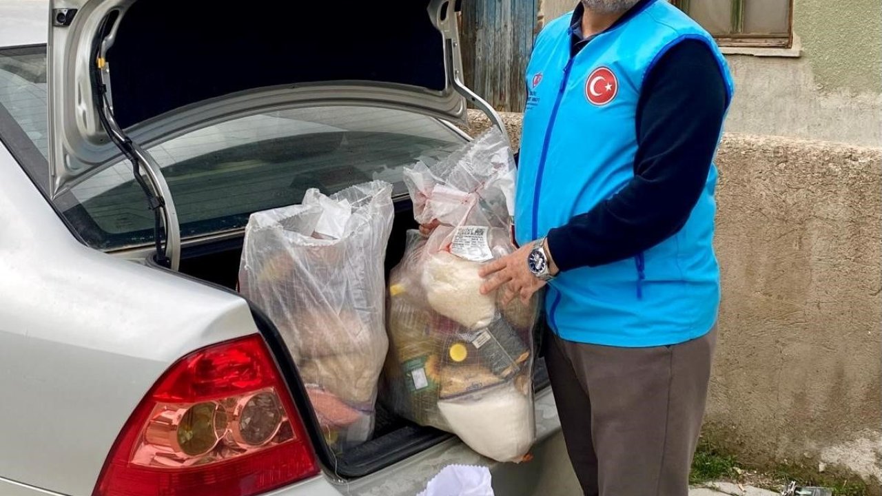 Hisarcık’ta fedakâr imam kapı kapı dolaşıp ihtiyaç sahiplerine yardım ulaştırıyor