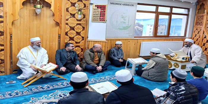 AK Parti Kars Milletvekili Adem Çalkın’dan Kur’an kursuna ziyaret